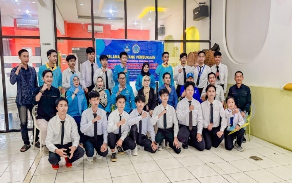 LKP Dewantara Mandiri adakan pelatihan Program Pendidikan Kecakapan Wirausaha (PKW) Jenis Keterampilan Perbaikan Telepon Selular Rumpun Teknologi dan Rekayasa. (21/11/25). Foto: Dok LKP Dewantara Mandiri