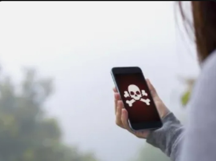 Era digital, banyak kemudahan, namun juga banyak jebakan. Foto : detik.com