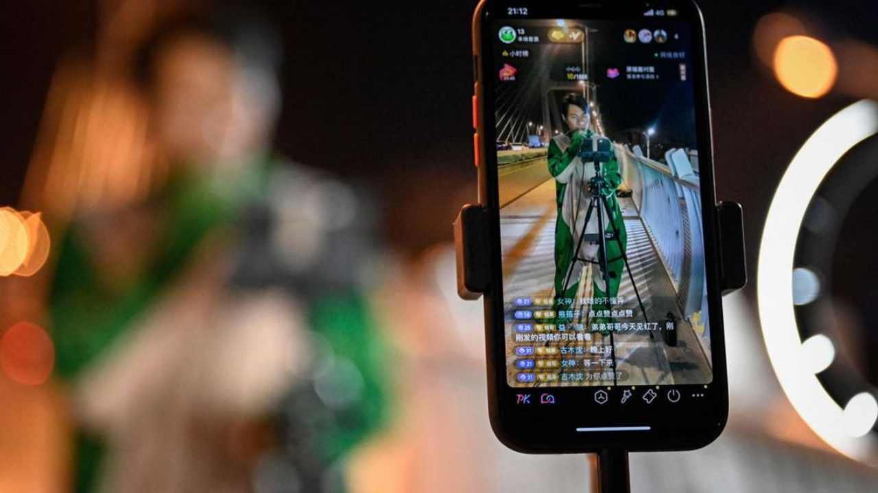 TikTok Bukan Cuma Hiburan,  Kreator Raup Cuan Jutaan Rupiah dari Fitur Live, Ini Strategi Suksesnya. Foto: dok. Getty Images
