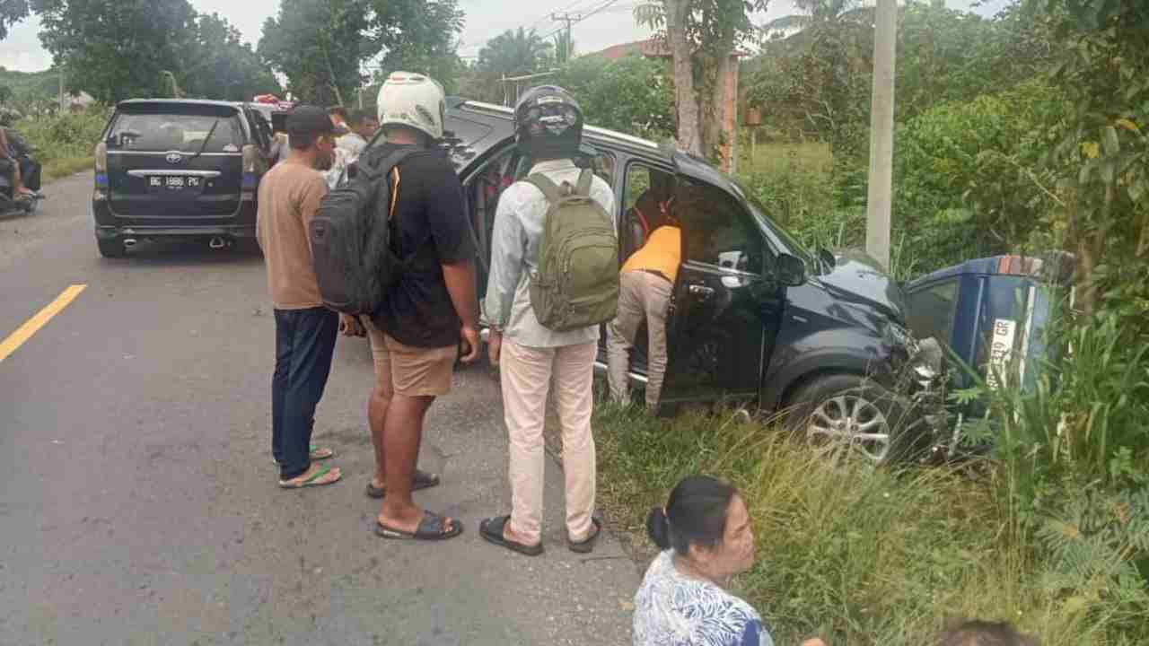 Tragedi di Jalan Lintas Muratara, Mobil Hilang Kendali Tewaskan Bocah 8 Tahun, Tabrak Pejalan Kaki dan Mobil Lain. Foto: dok. Polres Muratara