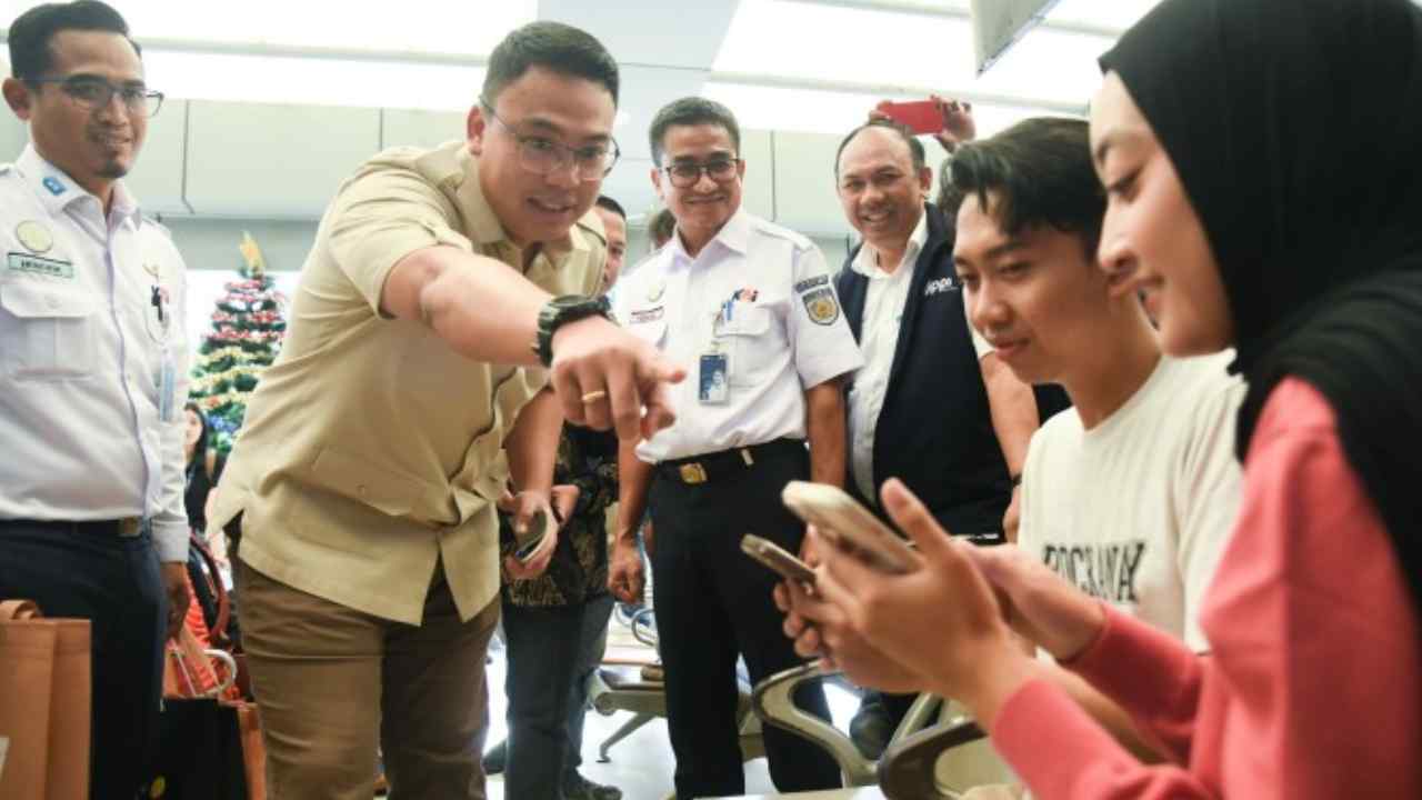 Wamenkomdigi Angga Prabowo Turun Langsung, Pastikan Jaringan Telekomunikasi Prima di Jalur Pantura Selama Nataru 2025. Foto: dok. Komdigi