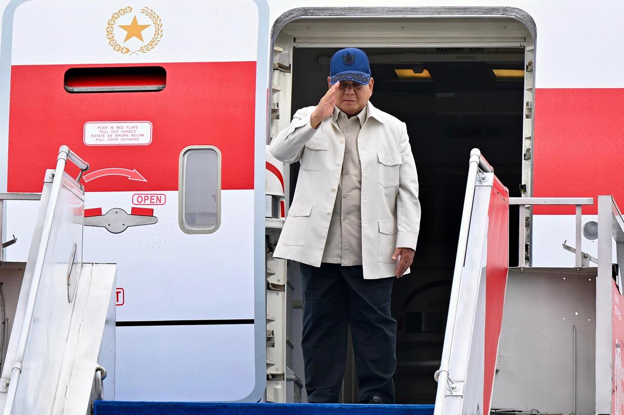 Presiden Republik Indonesia, Prabowo Subianto, bertolak menuju Washington DC, Amerika Serikat, pada Senin (16/2/2026) pagi untuk melakukan kunjungan kerja resmi. Foto: BPMI Setpres