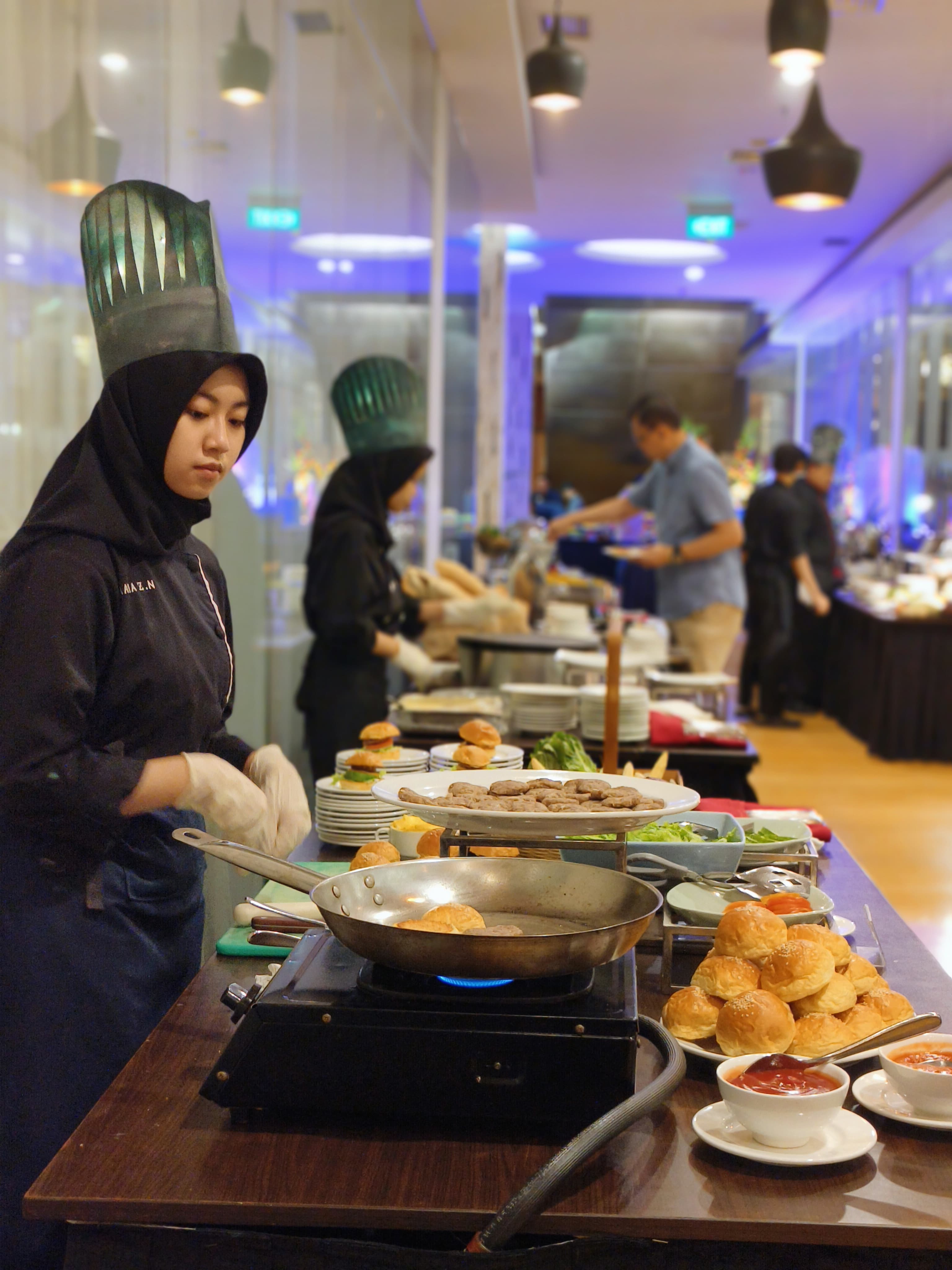 siswa magang Grand Mercure.Foto: doc Jogja Culinary School