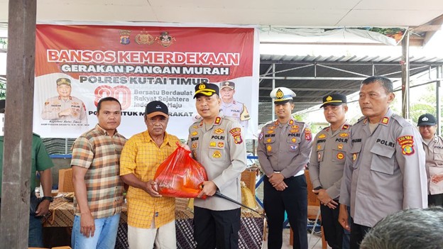 Kegiatan bakti sosial dalam rangka Gerakan Pangan Murah, HKGB ke-77 dan HUT Polwan ke-73 Tahun 2025. Foto: Doc Tribratanews.polri.go.id