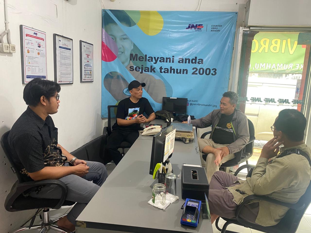 Kolaborasi JNE Vibro Mandiri dan Amana Distributor Indonesia,  Jum at 3/4/2026 di Kantor JNE Vibro Mandiri Yogyakarta. Foto: Dok Pribadi