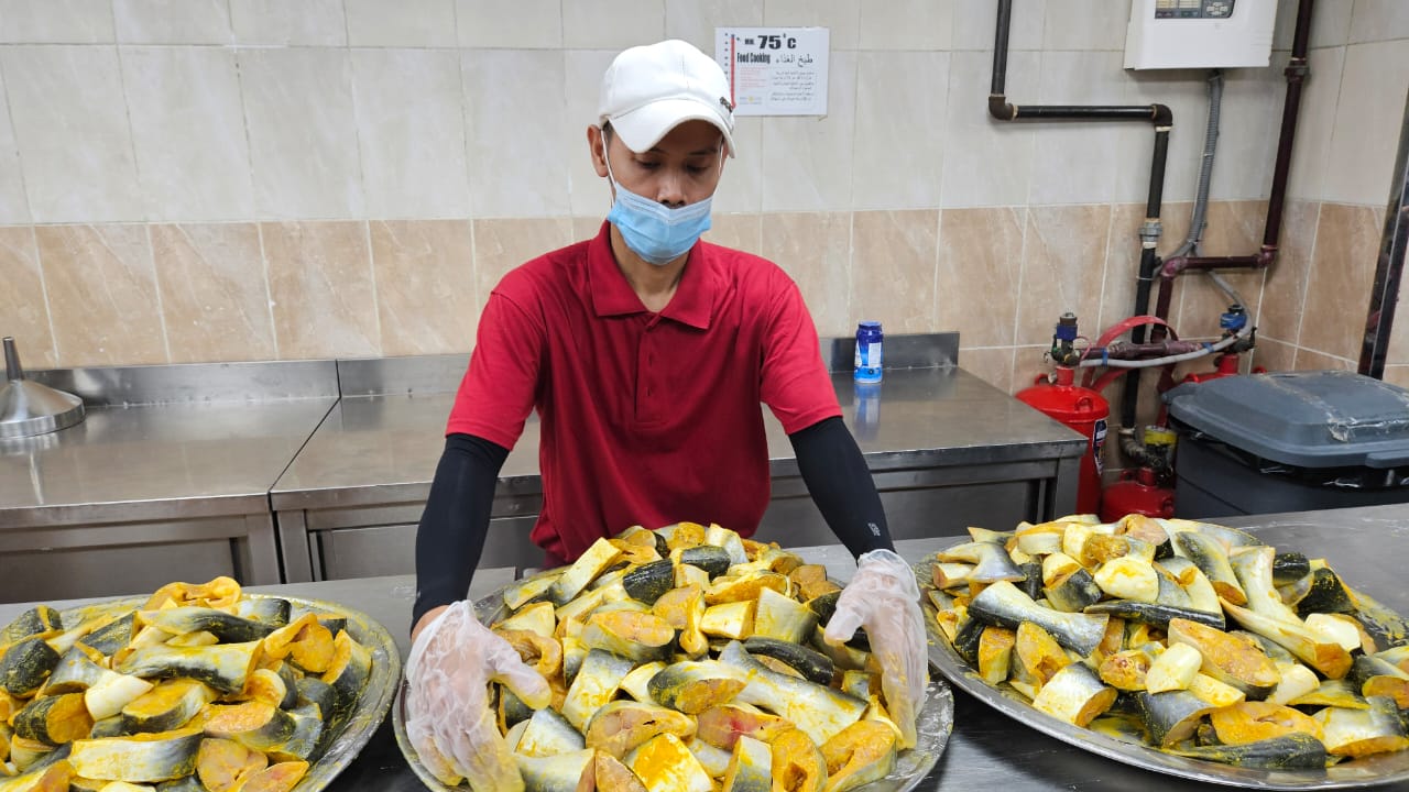 Cerita Kegembiraan Juru Masak Katering, Bisa Berkhidmat Melayani Tamu Allah. Foto: Kemenag