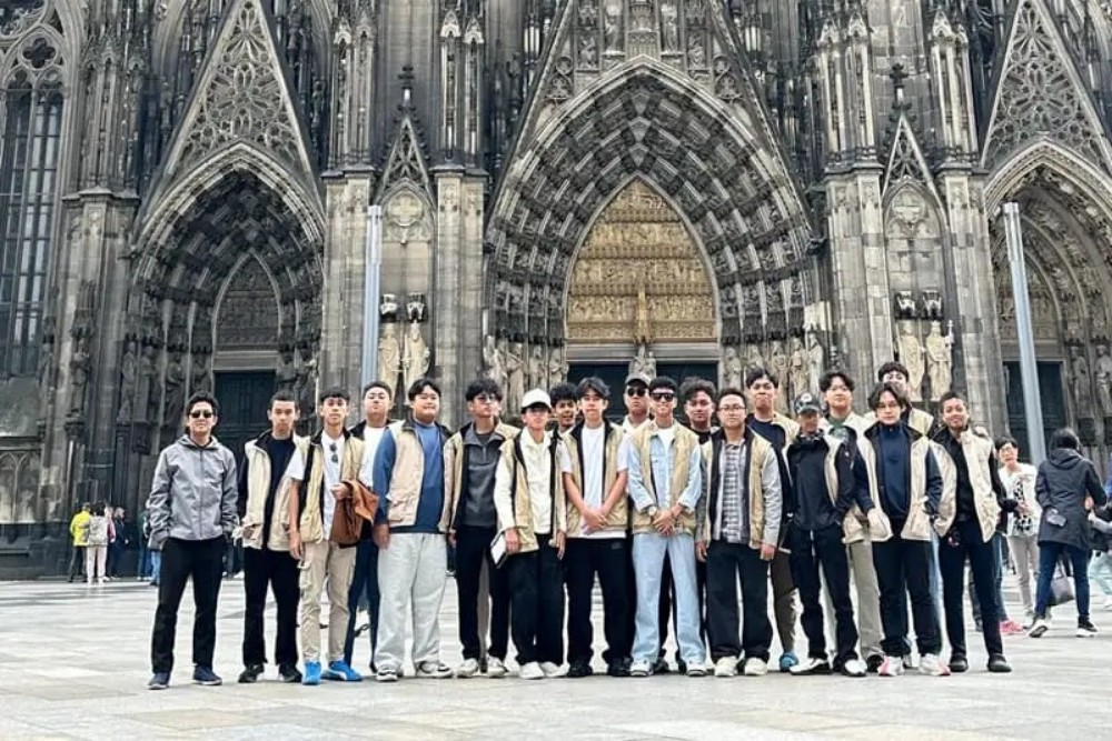 Di Balik Study Tour Siswa Al Azhar Karanganyar ke Eropa yang Bikin Heboh, Ini Kata Sekolah. Foto: Istimewa