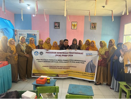 Pelatihan Pembuatan Media Pembelajaran Menggunakan Platform Desain Canva berbasis AI di Jeneponto
