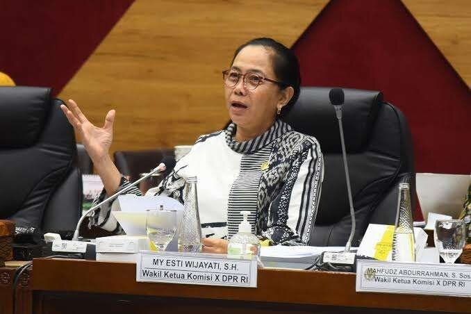 Putusan Pembebasan Biaya Pendidikan Harus Diatur RUU Sisdiknas