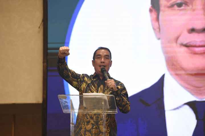 Polisi membongkar praktik gula oplosan yang tidak memiliki Standar Nasional Indonesia. Foto: doc tribratanews.polri.go.id