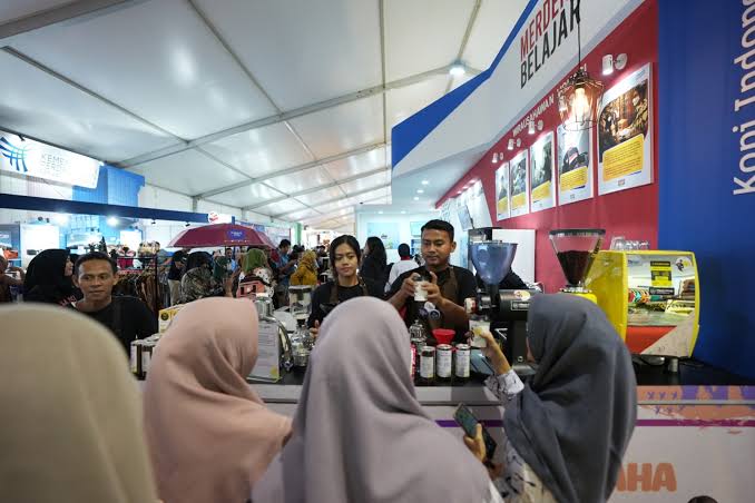 Antusias Pengunjung dalam Pameran Produk Kopi. Foto: Dok Kemendikbud