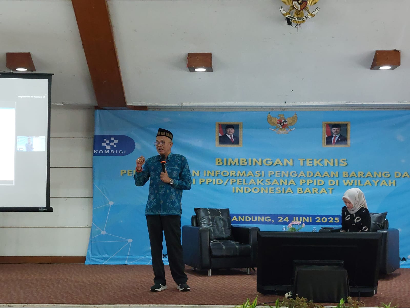 Ketua Bidang Kelembagaan Komisi Informasi Pusat, Handoko Agung Saputro dalam kegiatan bimtek. Foto: Triantoro