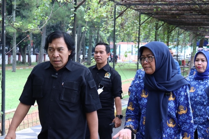 Alfiansyah Komeng mengunjungi Sentra Wyata Guna Bandung. Foto: kemensos.go.id