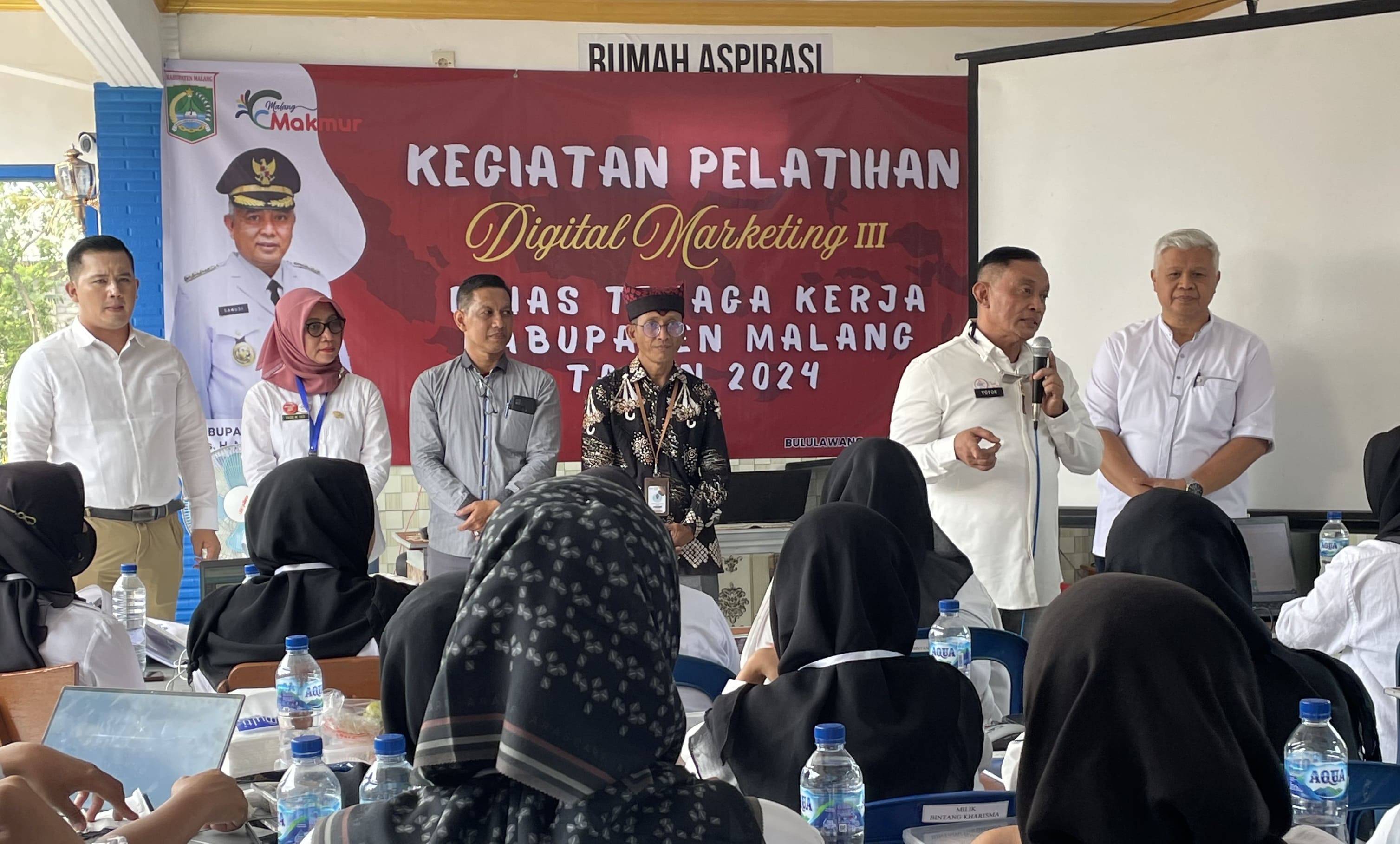 Yoyok Wardoyo, Kadisnaker Kabupaten Malang sedang memberikan pembinaan pada penutupan pelatihan