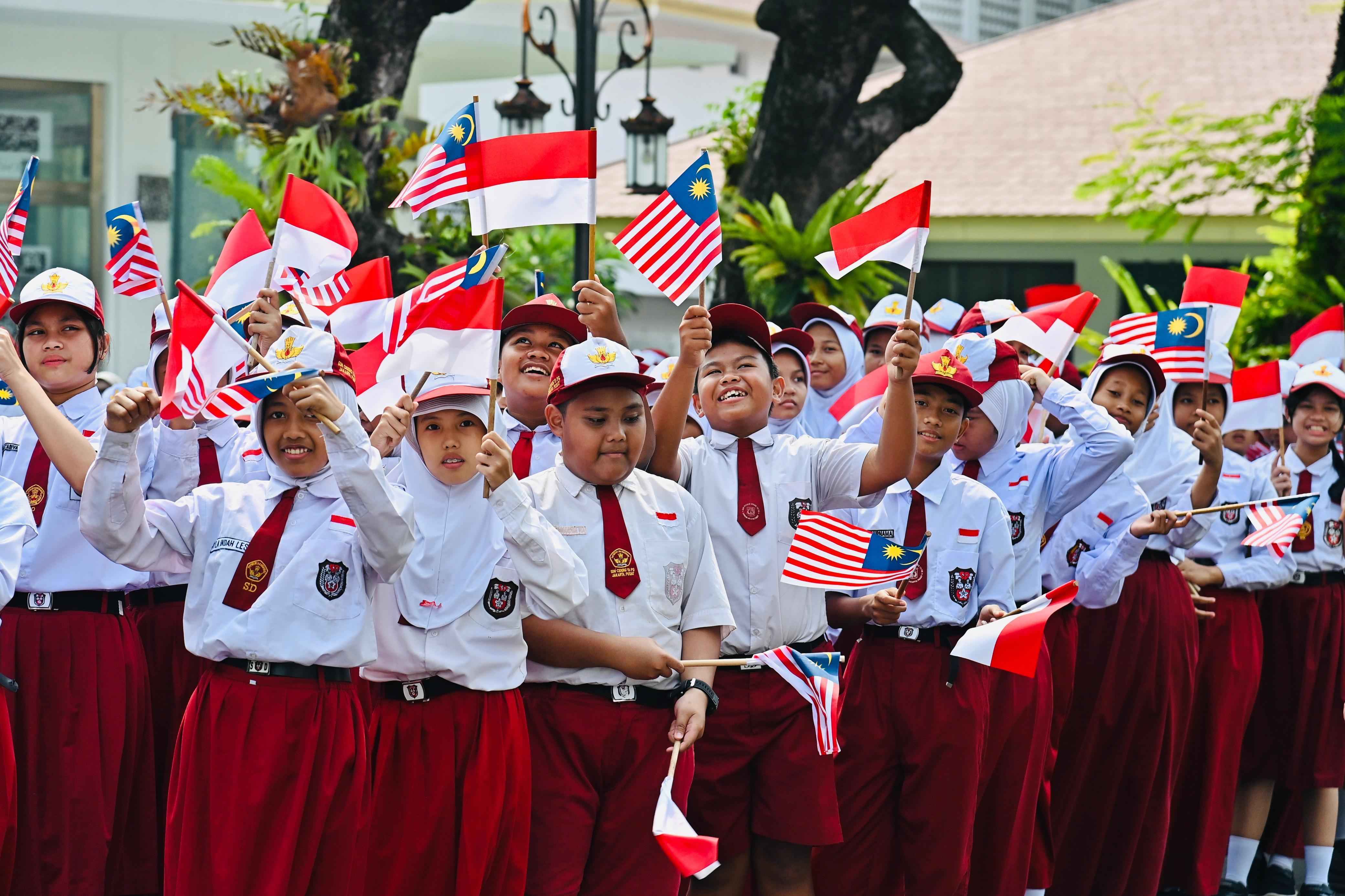 Suasana ribuan pelajar mewarnai halaman depan Istana Merdeka. Foto: BPMI Setpres