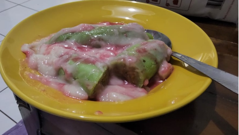 pisang ijo, kue khas Bugis Makassar, Foto : dok. pribadi