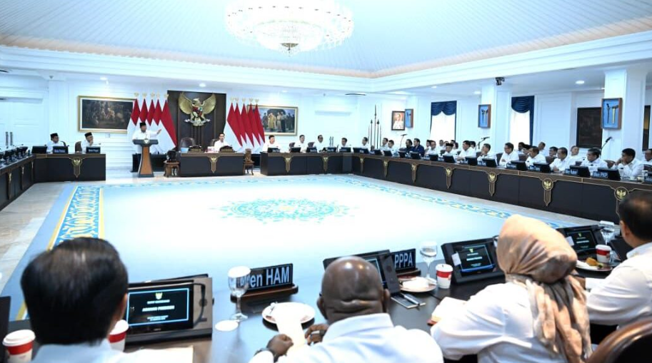 Presiden Prabowo Subianto memimpin Sidang Kabinet Paripurna bersama Wakil Presiden Gibran Rakabuming di Ruang Sidang Kabinet, Istana Kepresidenan Jakarta, pada Minggu, 31 Agustus 2025. Foto: BPMI Setpres/Kris