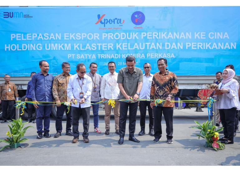 Menteri UMKM Lepas Ekspor Ikan Layur ke China Melalui Program Holding UMKM