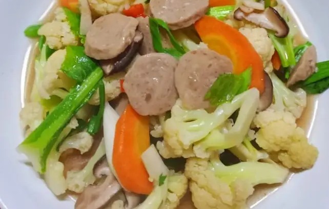 Tumis Bunga Kol Bakso Ayam