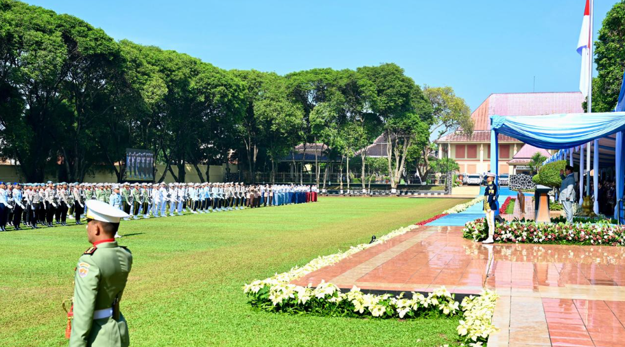 Presiden Prabowo Subianto memimpin upacara peringatan Hari Kesaktian Pancasila Tahun 2025 yang digelar di Monumen Pancasila Sakti, Lubang Buaya, Jakarta, pada Rabu, 1 Oktober 2025. Foto: BPMI Setpres/Cahyo